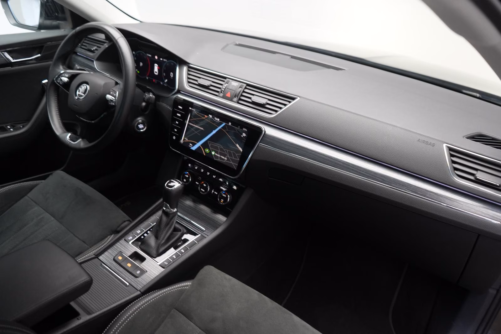 (B-612) Skoda Superb 2.0 TDI DSG ACC/Kamera/Pano/Virtual/Lane - Image 8