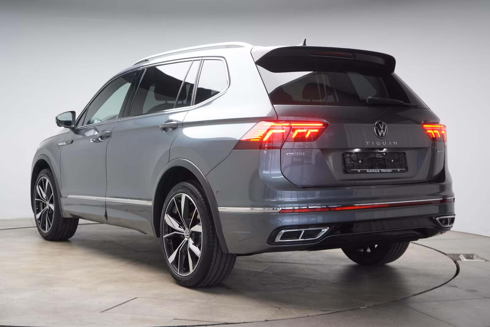 (B-518) Volkswagen Tiguan Allspace 2.0 TSI 4Motion DSG R-Line Leder - Image 4