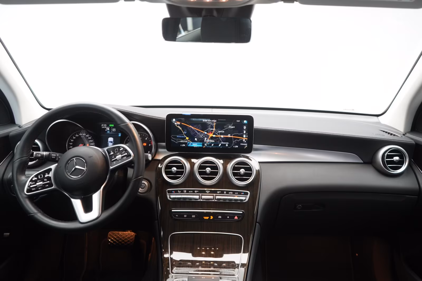 (B-702) Mercedes-Benz GLC 300 de 4Matic 9G-Tronic Temp/360Kamera/Carpl - Image 26