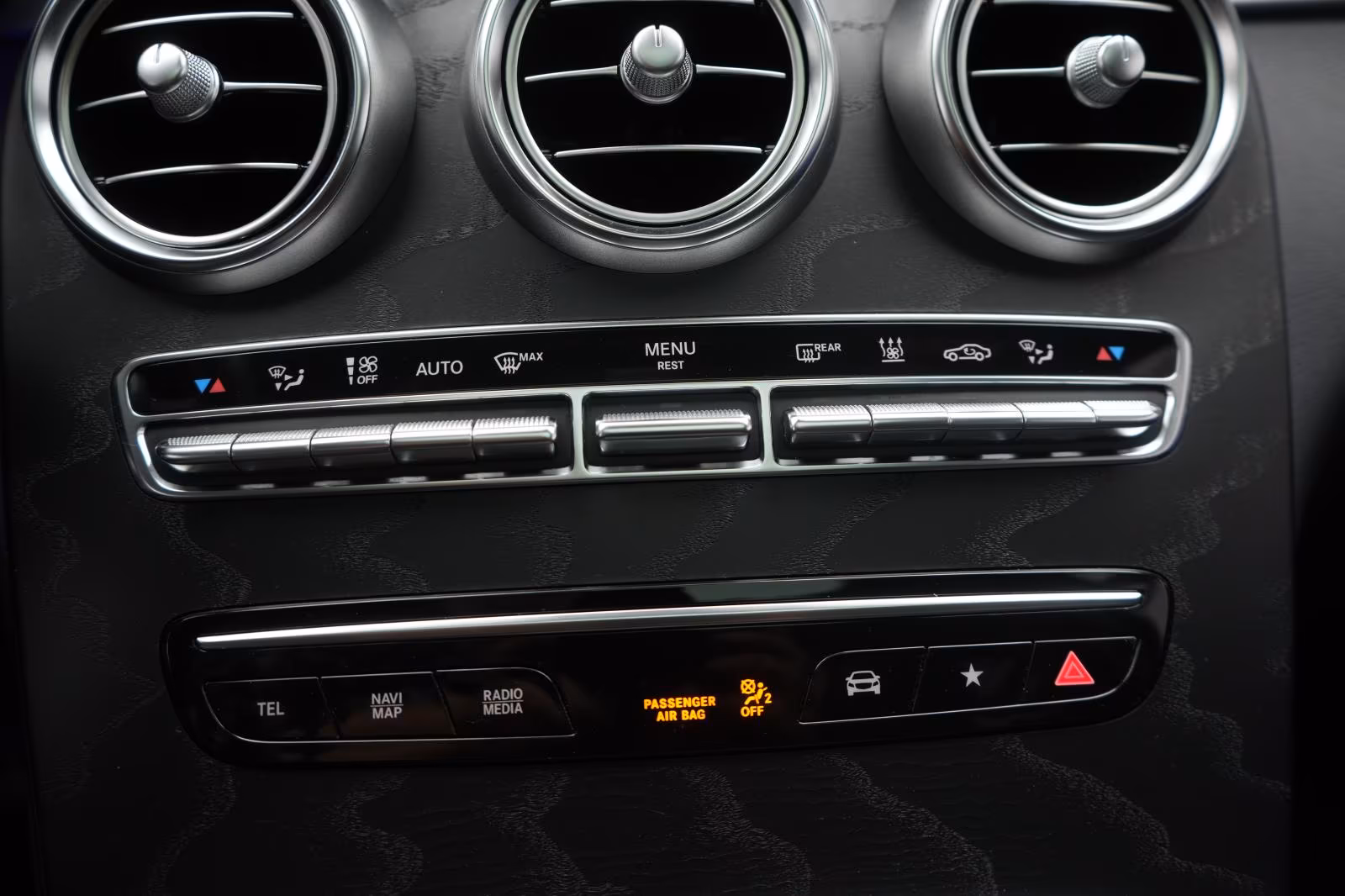(B-297) Mercedes-Benz(Hybrid) GLC 300 de 4Matic AMG Distronic/kamera/Pano/ - Image 23