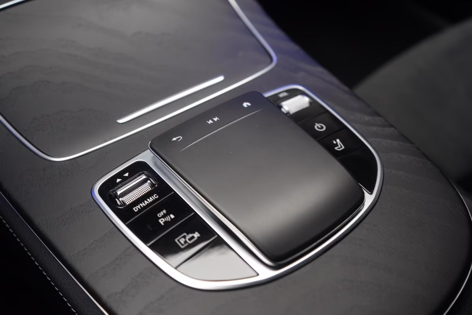 (B-483) Mercedes-Benz(Hybrid) E 300 e T 9G-Tronic AMG Distronic/Kamera/Lane/ - Image 20