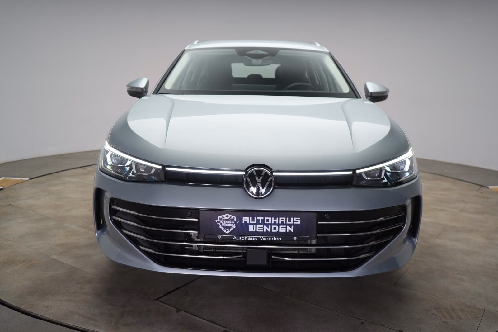 (B-270) Volkswagen Passat Variant 1.5 ETSI Elegance DSG - Image 2