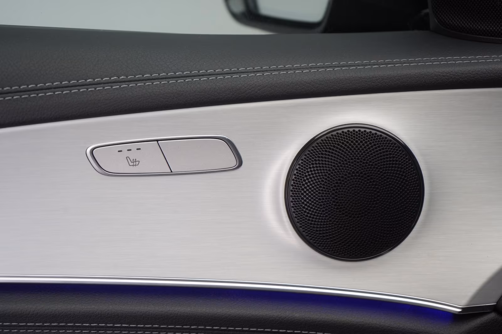 (B-252) Mercedes-Benz(Hybrid) E 300 de T 9G-Tronic AMG Distronic/Kamera/HUD/La - Image 12