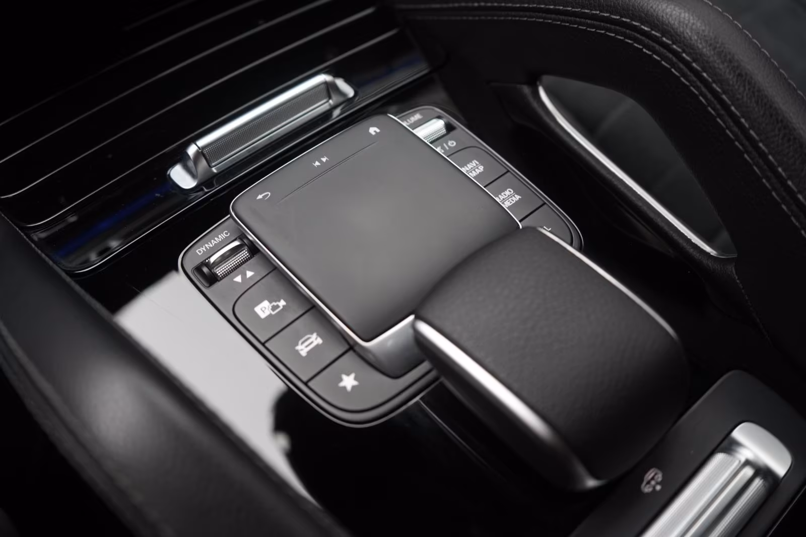 (B-392) Mercedes-Benz(Hybrid) GLE 350 de 4Matic 9G-Tronic AMG Distronic/Softcl  - Image 23