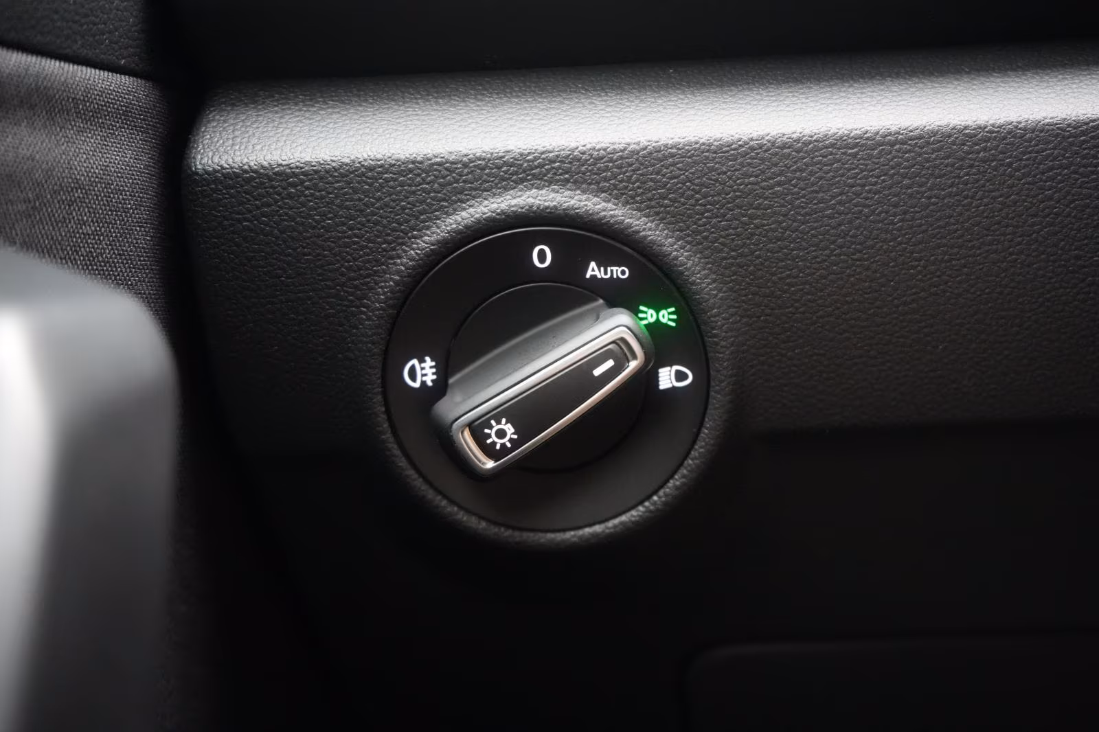 (B-264) Volkswagen T-Roc 1.5 TSI DSG Active CarPlay/ACC/Lane/AHK - Image 20