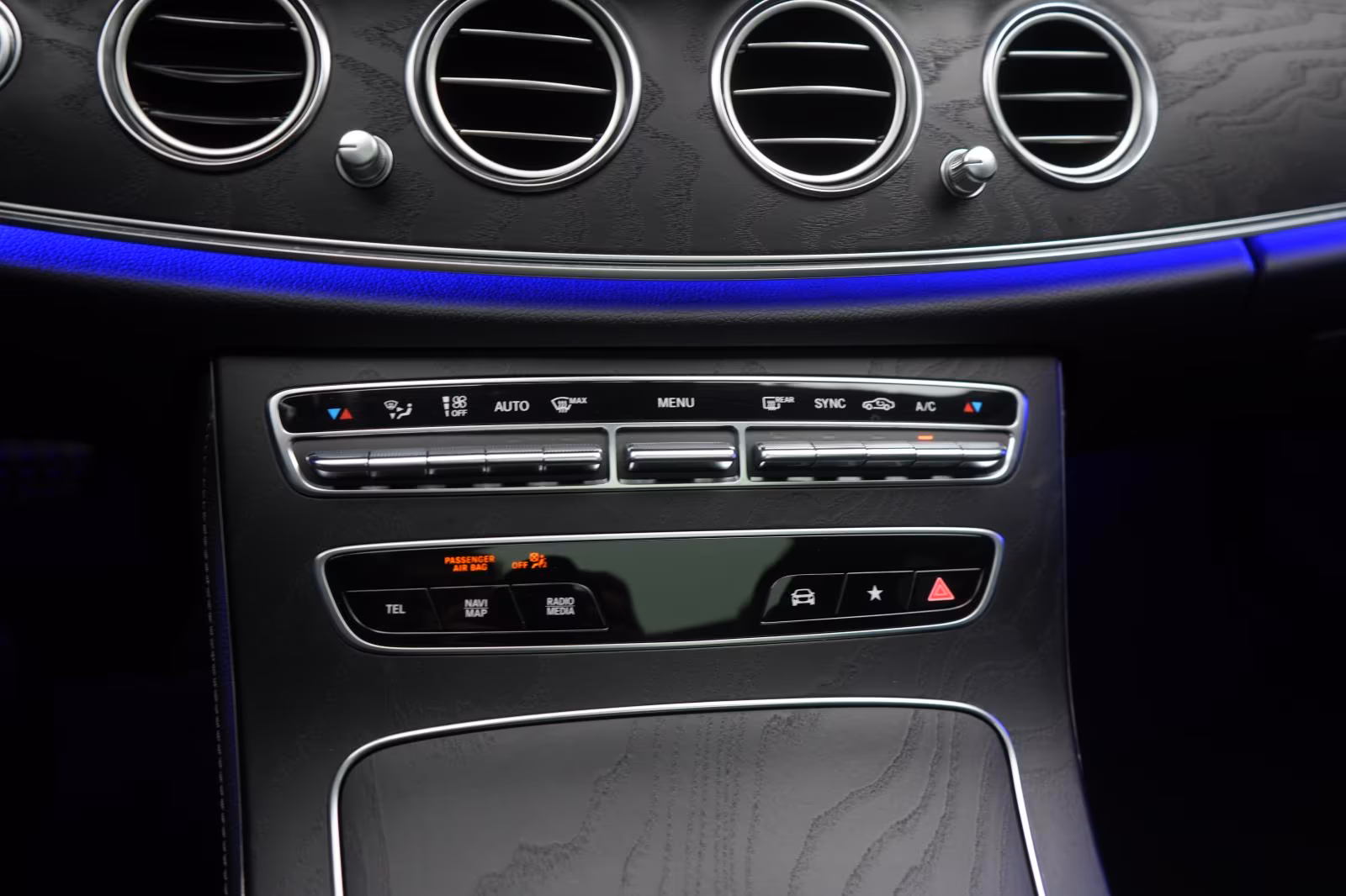 (B-198) Mercedes-Benz E 300 d 4Matic T 9G-Tronic AMG Distronic/Kamera/ - Image 24