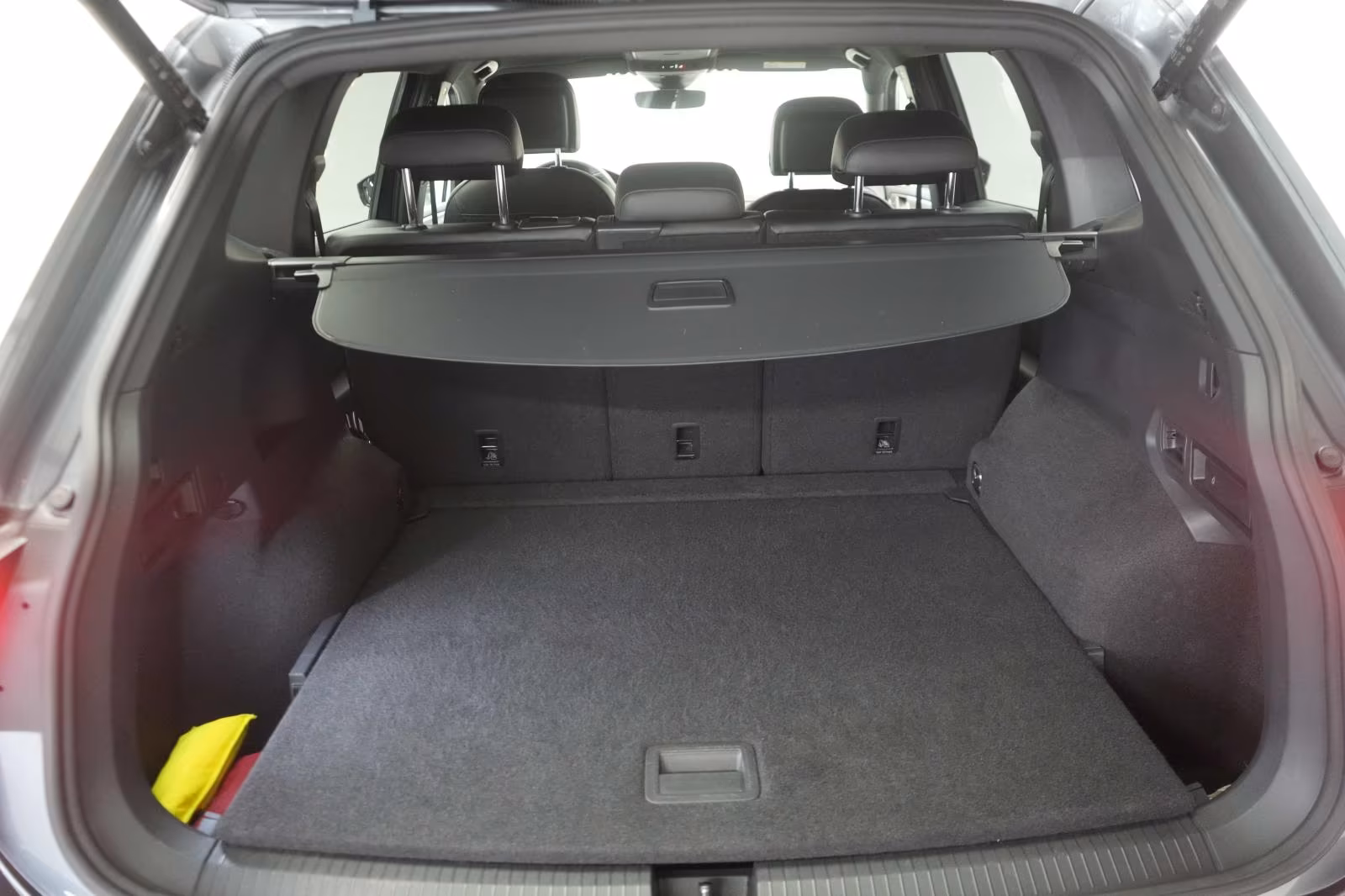 (B-518) Volkswagen Tiguan Allspace 2.0 TSI 4Motion DSG R-Line Leder - Image 27