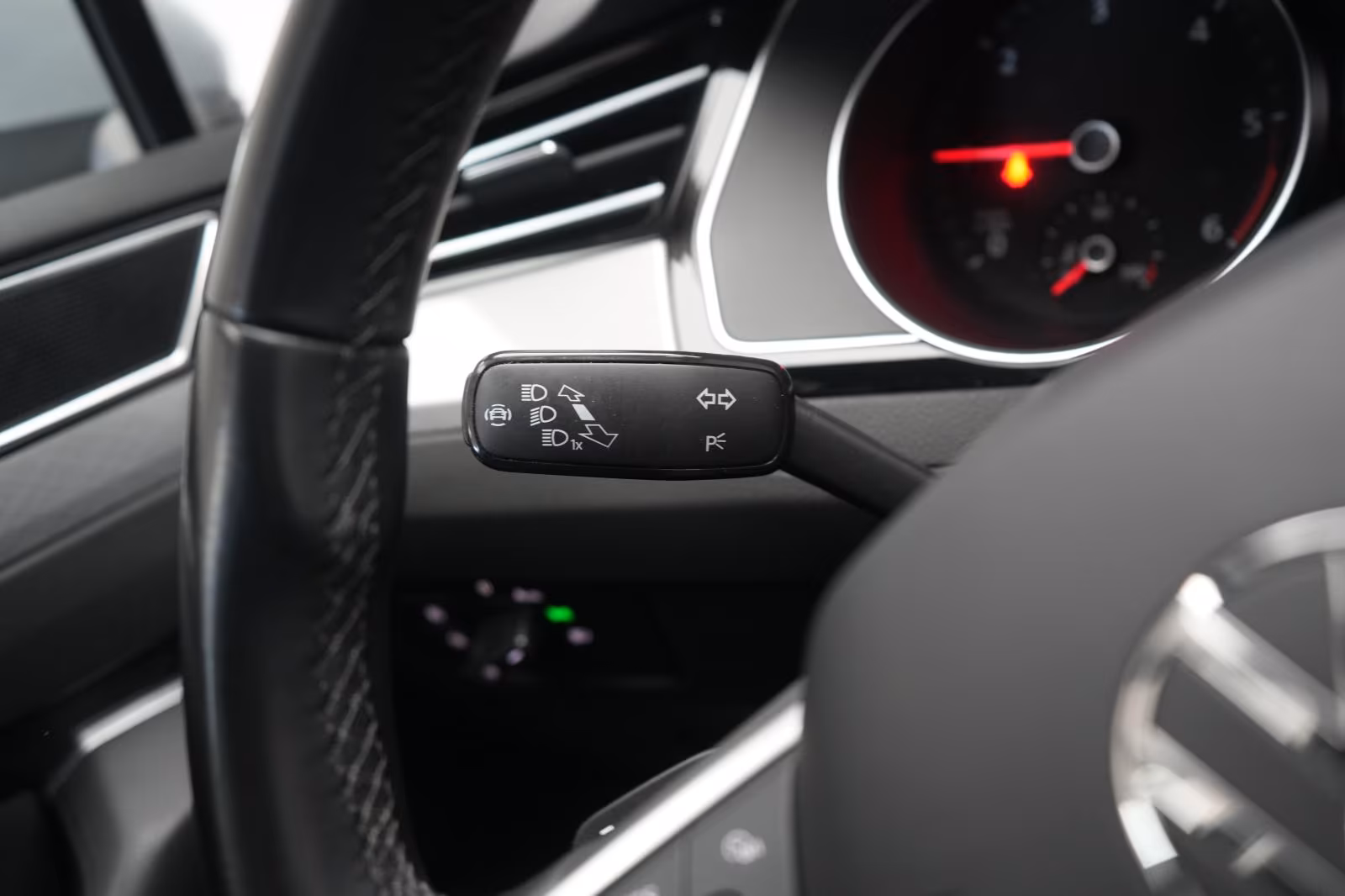 (B-101) Volkswagen Passat Variant 2.0 TDI DSG Business ACC/Kamera/L - Image 18