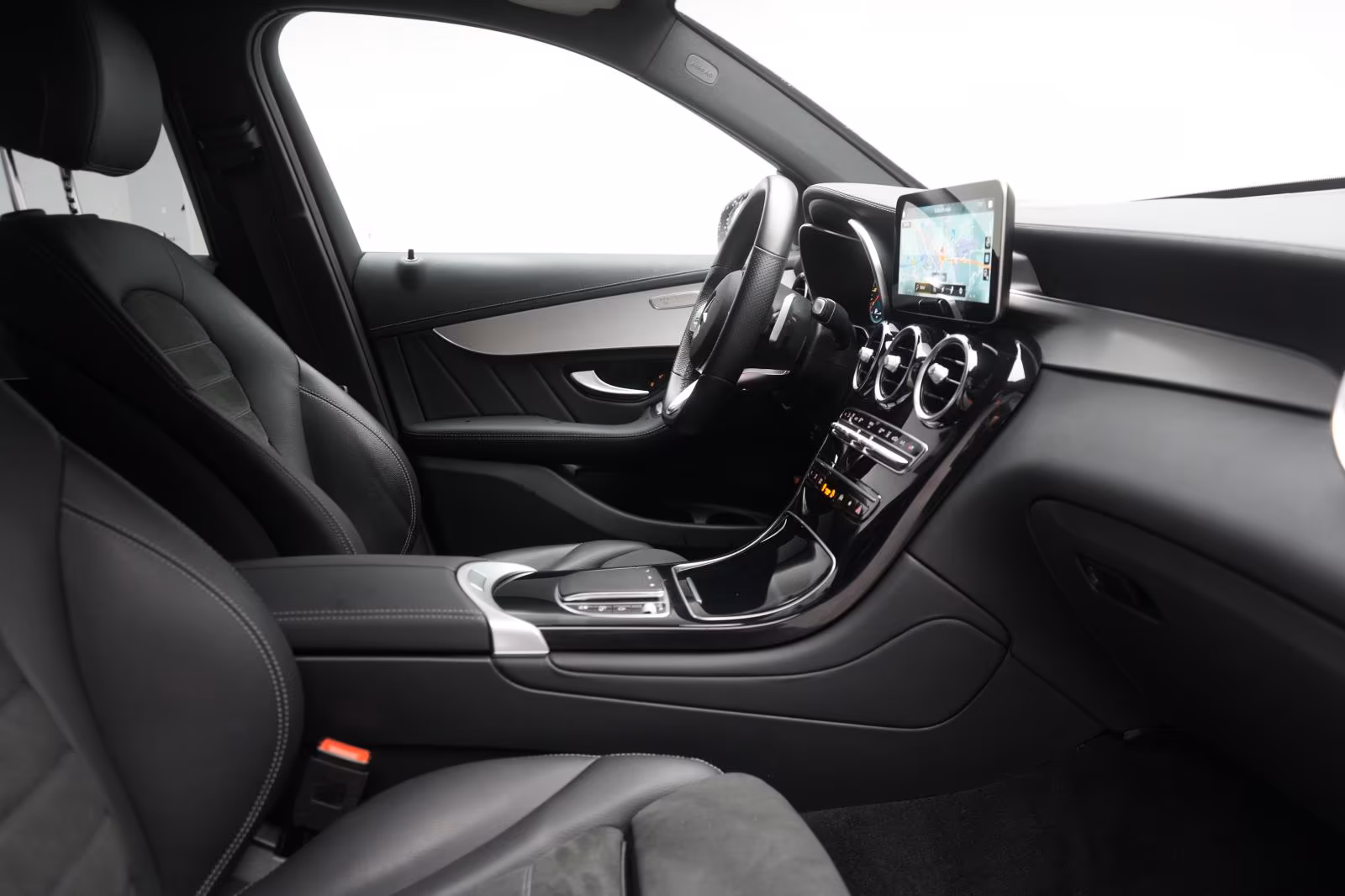 (B-587) Mercedes-Benz(Hybrid) GLC 300 e 4Matic 9G-Tronic AMG Temp/Kamera - Image 9