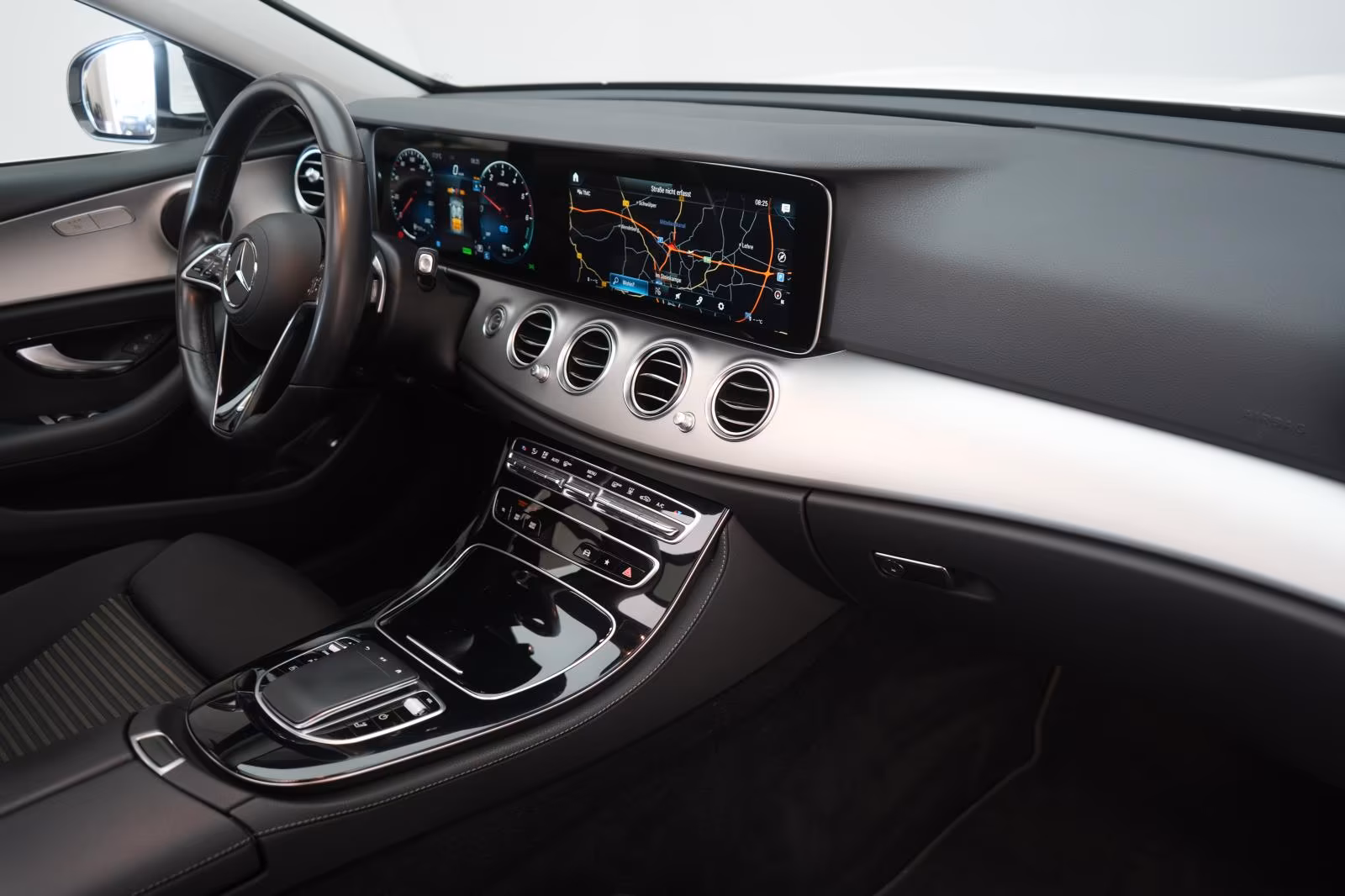 (B-201) Mercedes-Benz(Hybrid) E 300 de 4Matic T 9G-Tronic Temp/Kamera/Pano - Image 10
