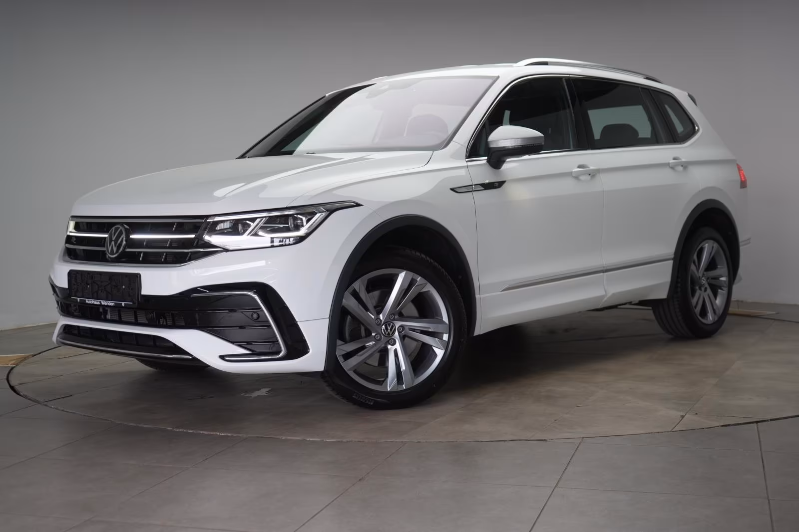 (B-427) Volkswagen Tiguan Allspace 2.0 TDI SCR 4Motion DSG R-Line - Image 3