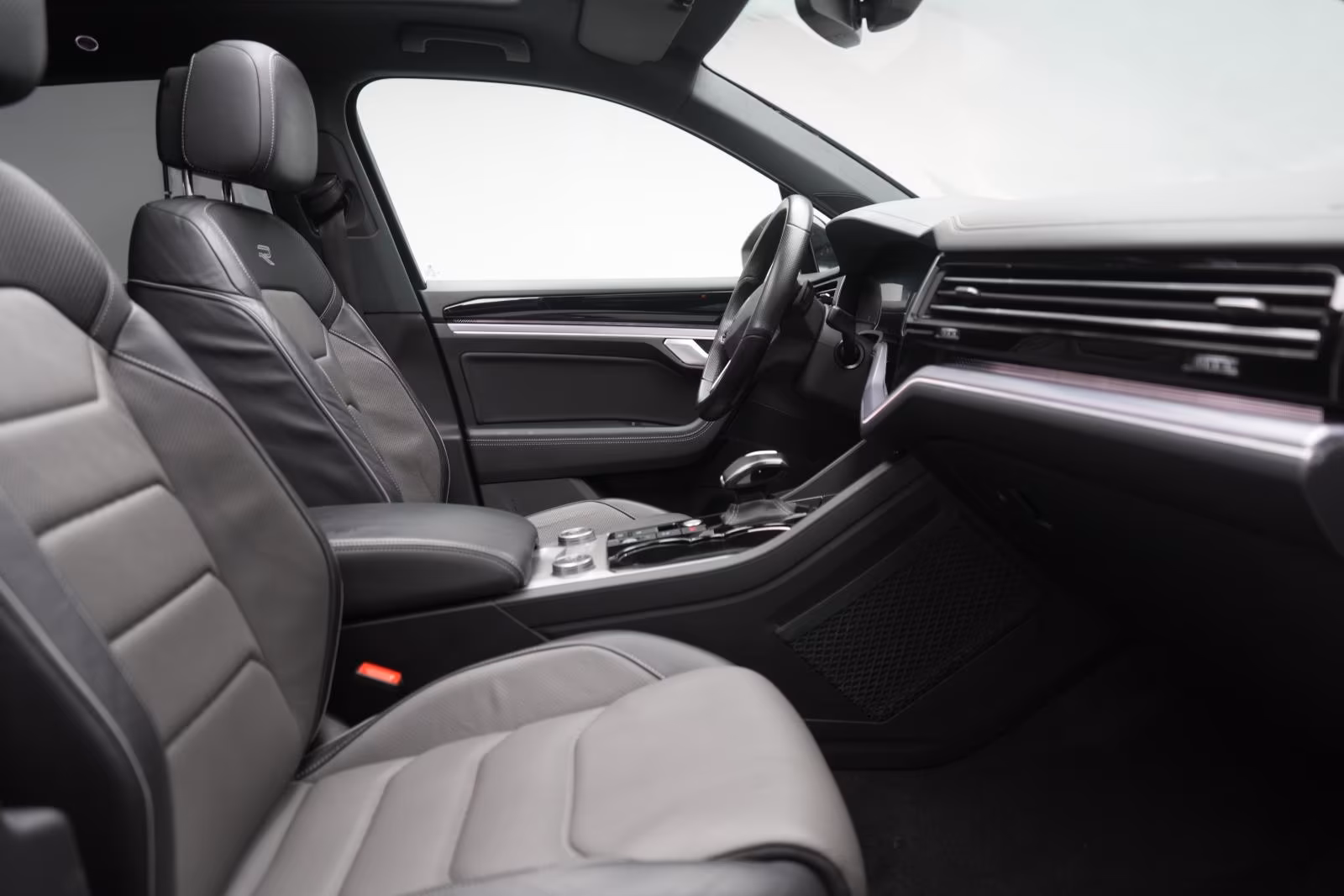 (B-440) Volkswagen Touareg 3.0 V6 TDI 4Motion R line Leder/ACC/Kamera - Image 9