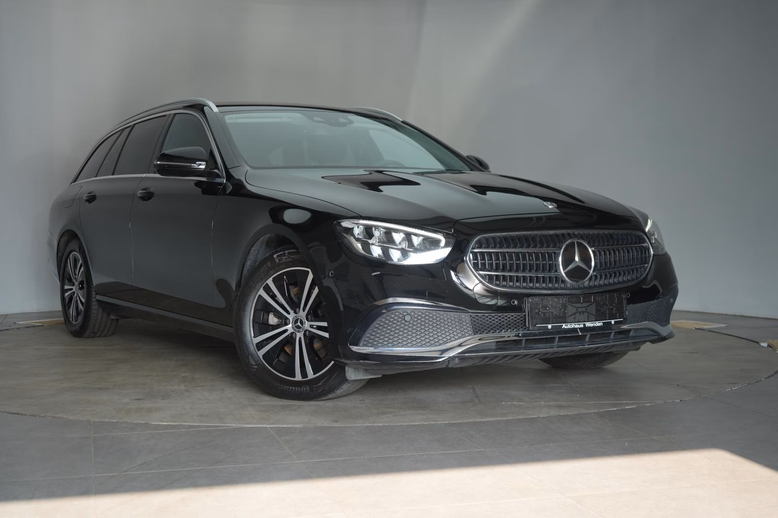 (B-250) Mercedes-Benz E 220 d 4Matic T 9G-Tronic Distronic/Kamera/Burm - Image 1