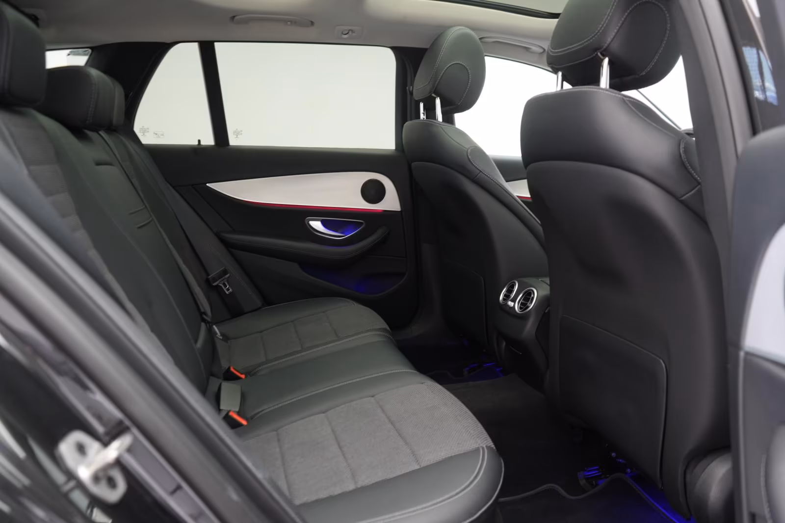(B-360) Mercedes-Benz(Hybrid) E 300 e T 9G-Tronic Avantgarde Temp/Kamera/Pa - Image 11