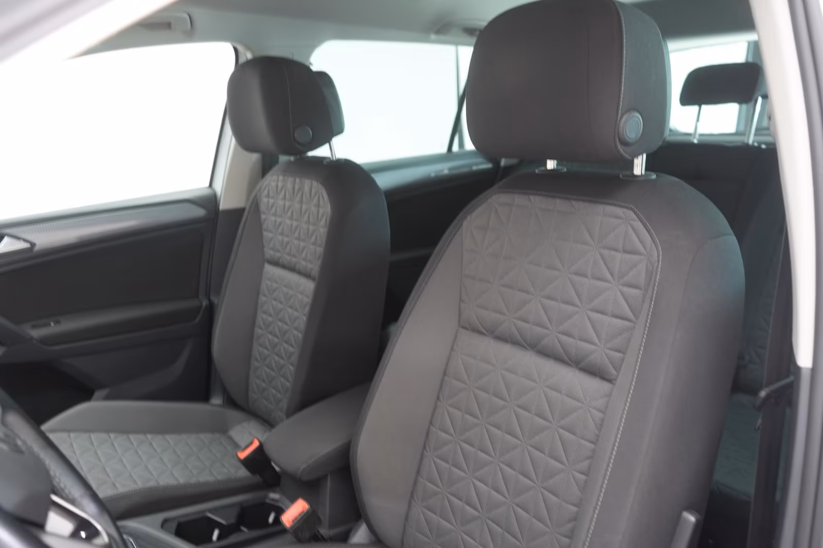 (B-040) Volkswagen Tiguan 1.5 TSI DSG ACC/Kamera/Lane/AHK/ - Image 6