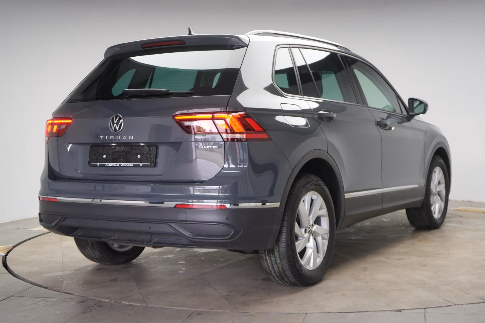(B-521) Volkswagen Tiguan 2.0 TDI 4Motion Life CarPlay/ACC/Lane/AHK - Image 5