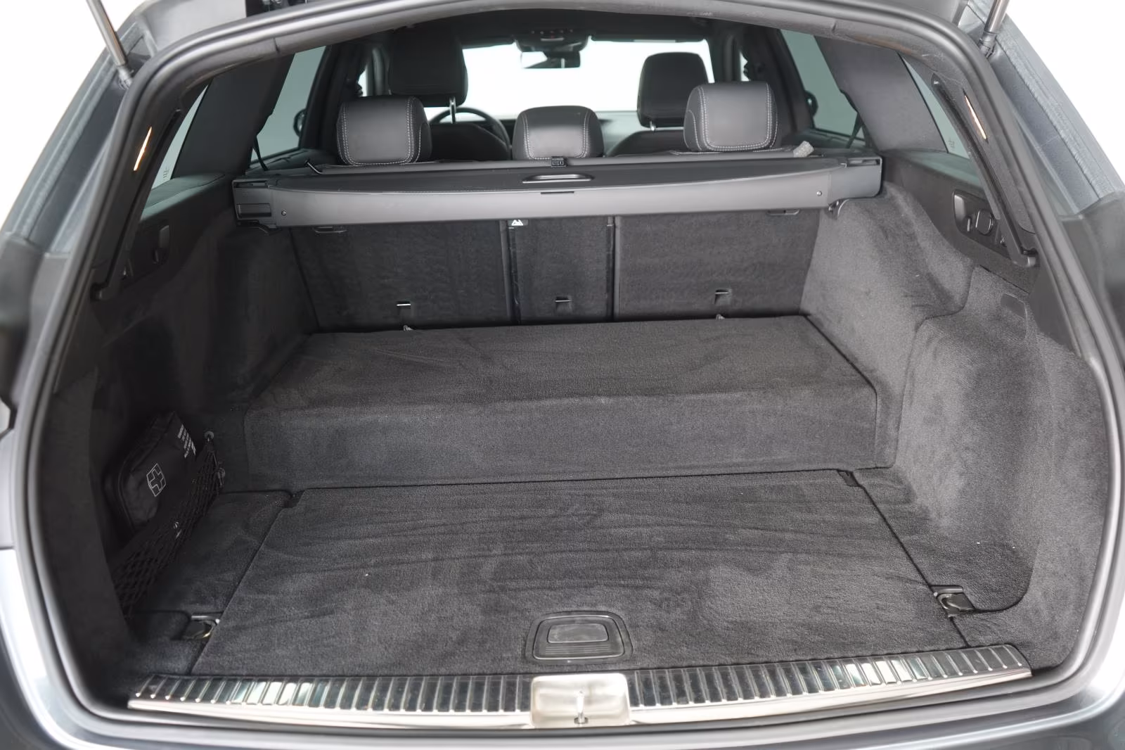 (B-115) Mercedes-Benz(Hybrid) E 300 e T 9G-Tronic AMG Softclose/Leder/HUD/Bu - Image 27
