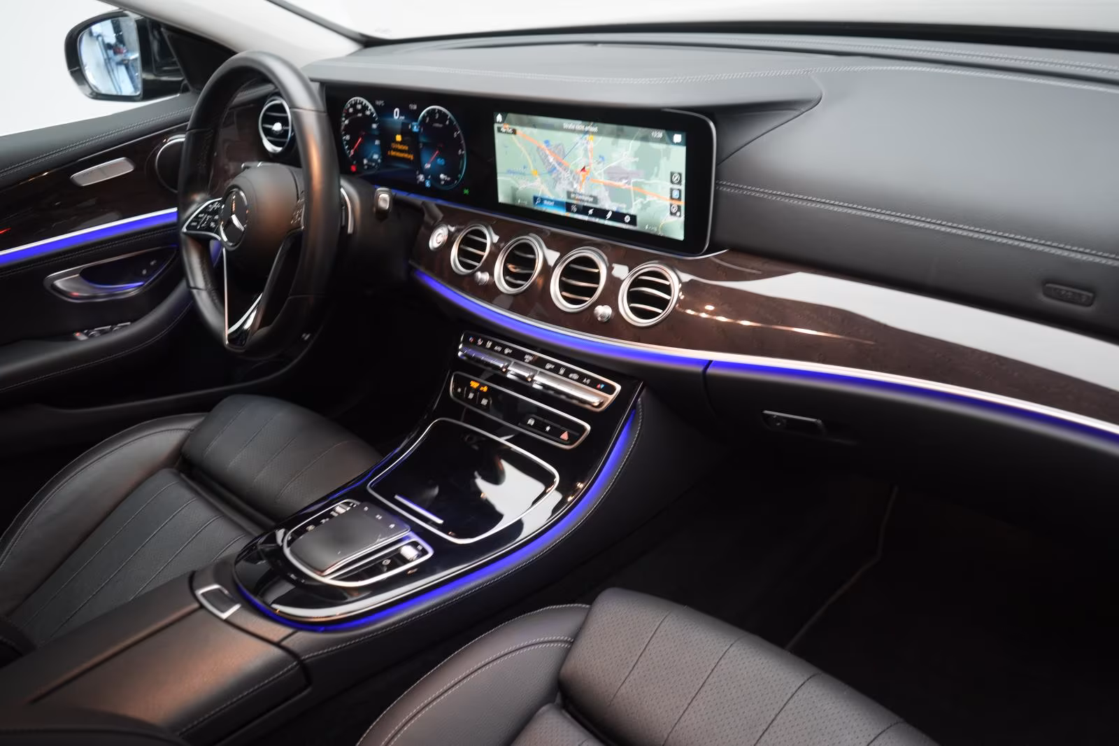 (B-128) Mercedes-Benz(Hybrid) E 300 de 9G-Tronic Exclusive Leder/Distronic/Ka - Image 10
