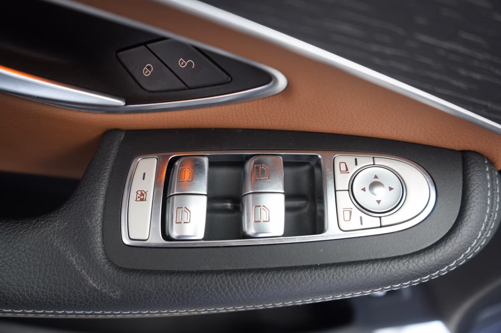 (B-208) Mercedes-Benz(Hybrid) GLC 300 e 4Matic 9G-Tronic AMG Leder/Temp/Kam - Image 21