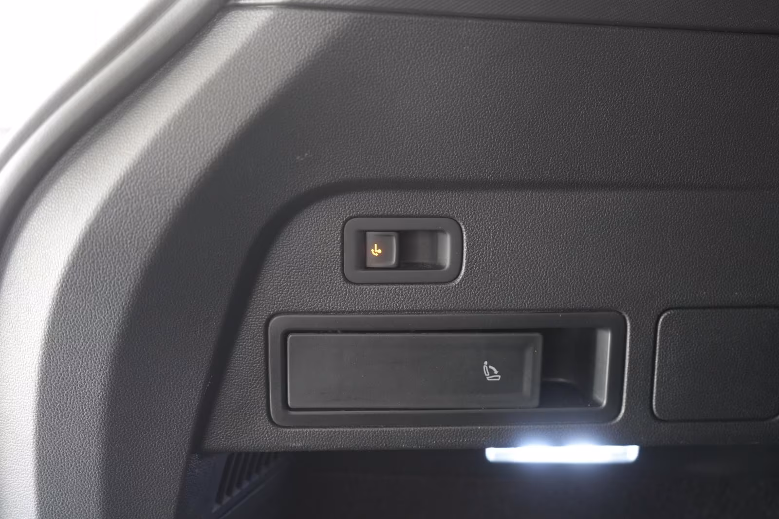 (B-063) Volkswagen Tiguan Allspace 2.0 TDI 4Motion DSG R-Line ACC/V - Image 26