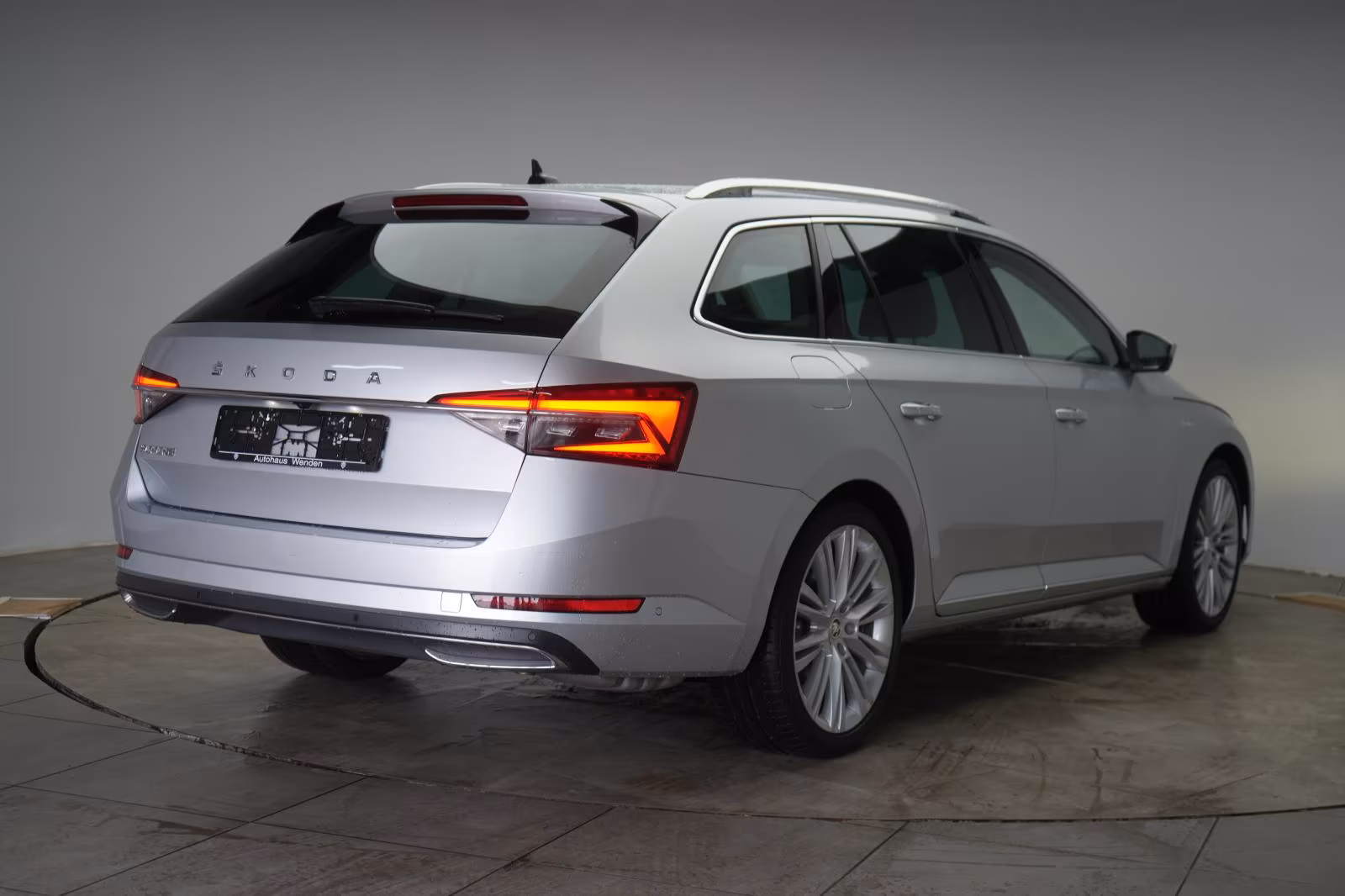 (B-671) Skoda Superb Combi 2.0 TSI - Image 5