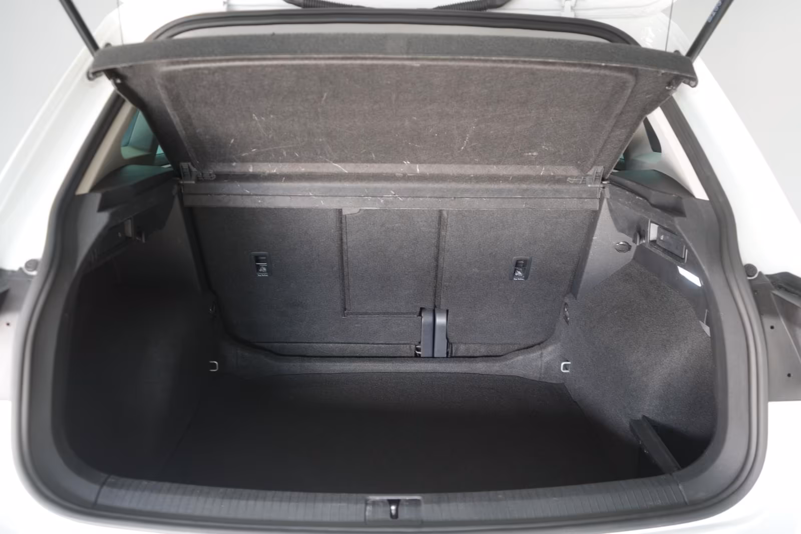 (B-040) Volkswagen Tiguan 1.5 TSI DSG ACC/Kamera/Lane/AHK/ - Image 19