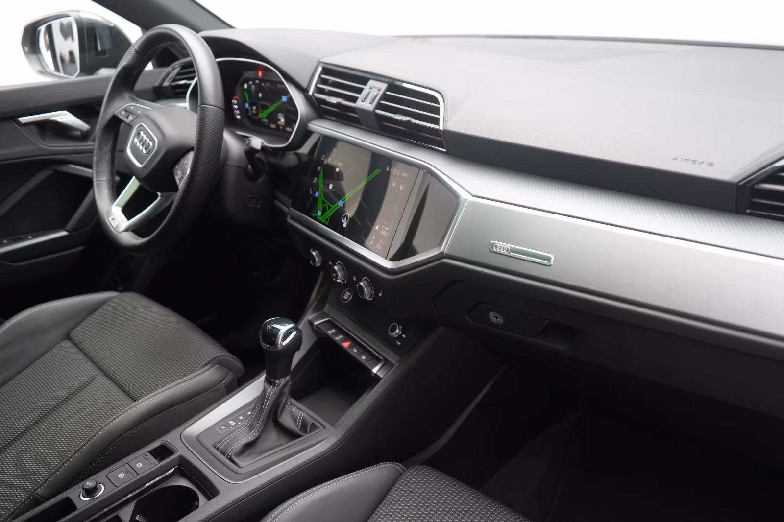 (B-291) Audi Q3 35 TDI S tronic S line Temp/Virtual/Pano/Lane - Image 10