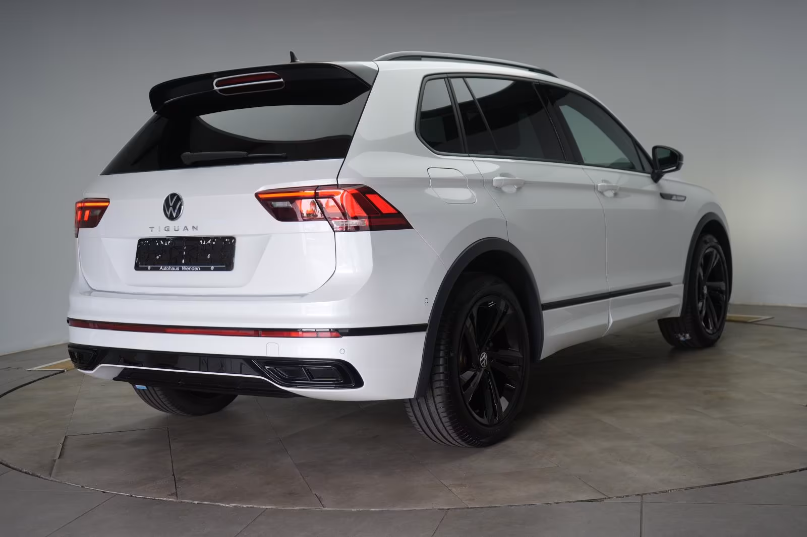 (B-115) Volkswagen Tiguan 1.5 TSI DSG R line ACC/Virtual/AHK/Lane/I - Image 5