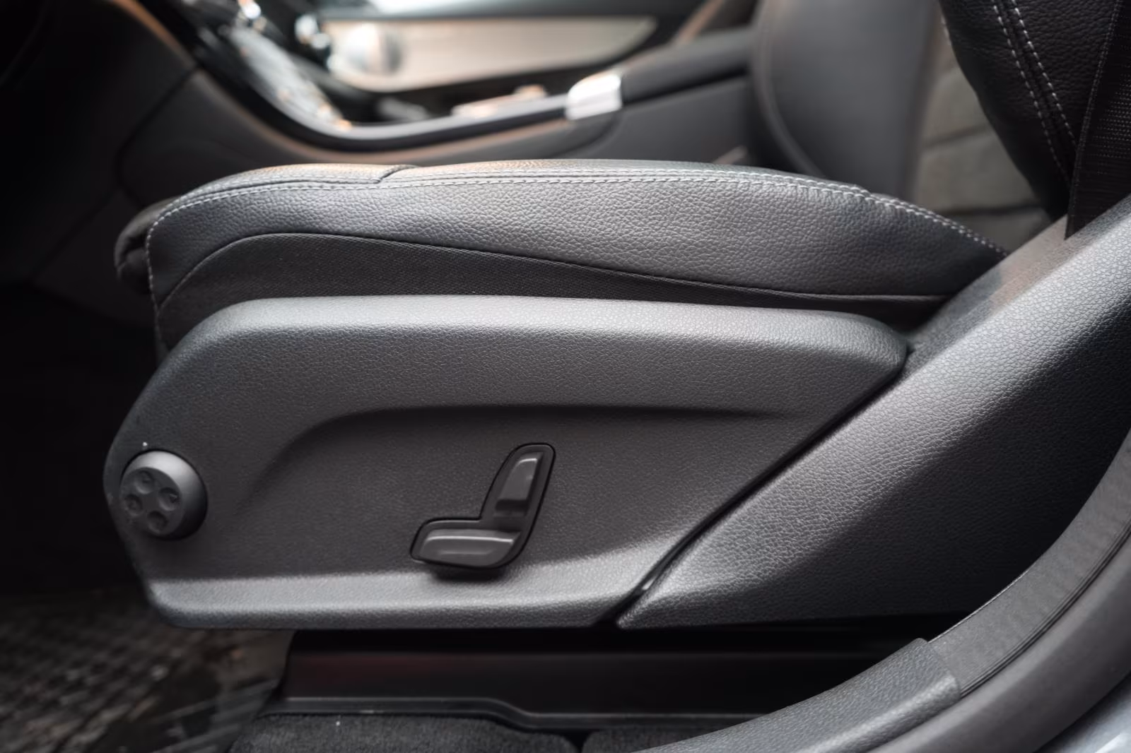 (B-716) Mercedes-Benz(Hybrid) GLC 300 e 4Matic 9G-Tronic AMG Temp/Kamera - Image 22