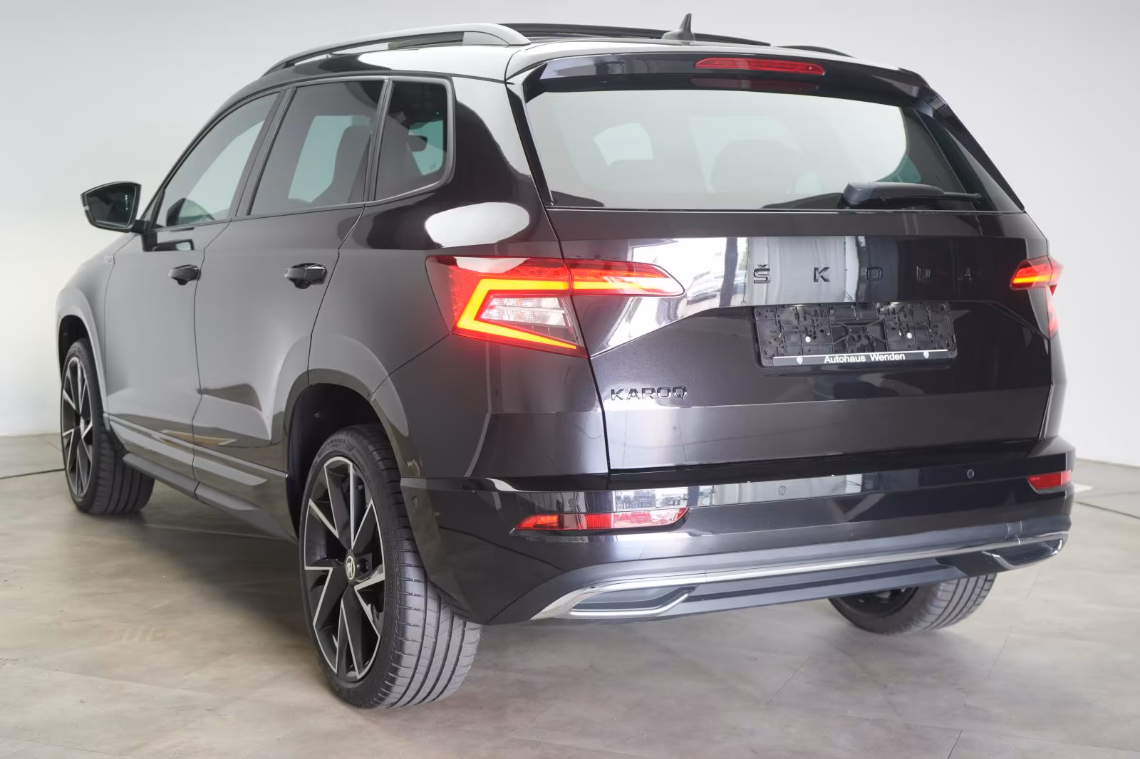 (B-614) Skoda Karoq 2.0 TDI Sportline ACC/Virtual/Pano/Kamera/ - Image 4
