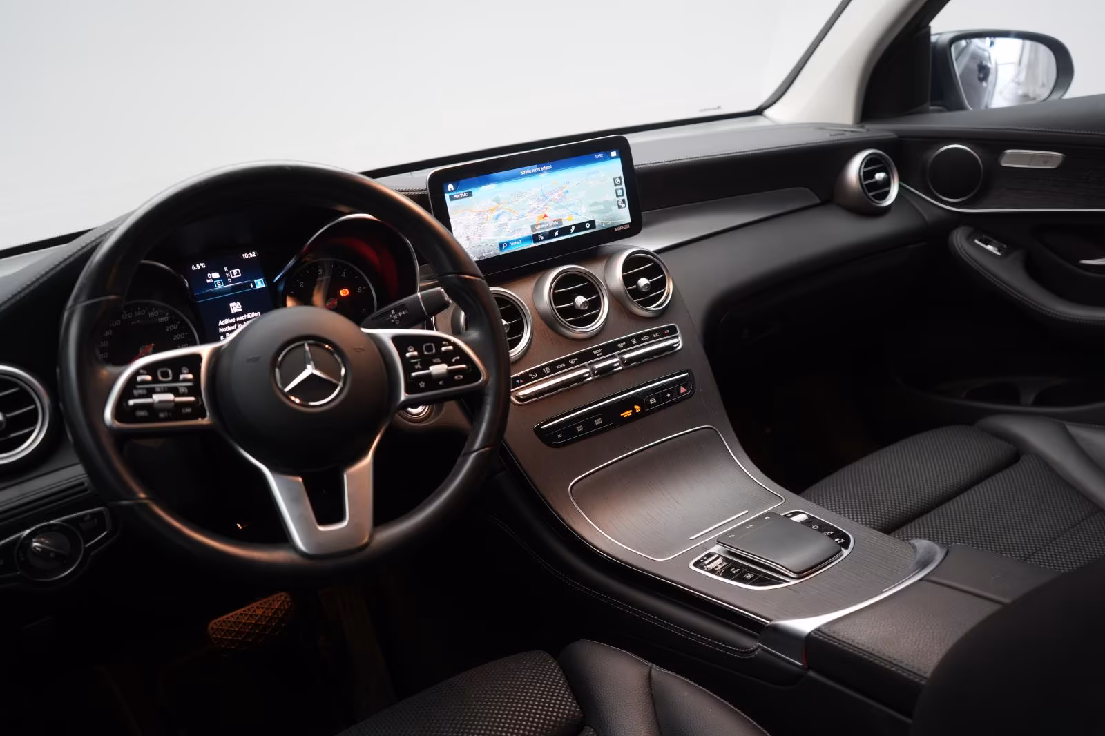 (B-320) Mercedes-Benz(Hybrid) GLC 300 de 4Matic 9G-Tronic Temp/Kamera/Lan - Image 7