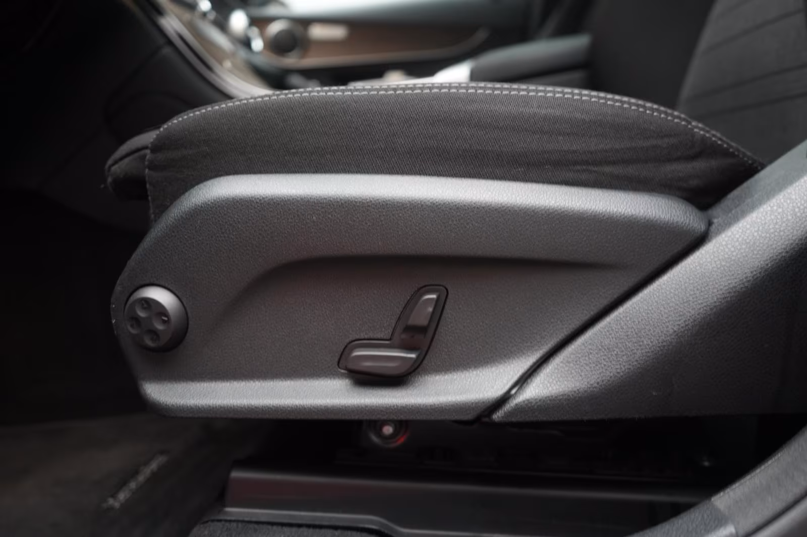 (B-219) Mercedes-Benz(Hybrid) GLC 300 de 4Matic 9G-Tronic CarPlay/Temp/Kam - Image 19