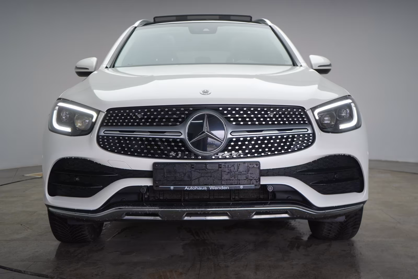(B-233) Mercedes-Benz(Hybrid) GLC 300 e 4Matic 9G-Tronic Temp/Kamera/Pano/ - Image 2