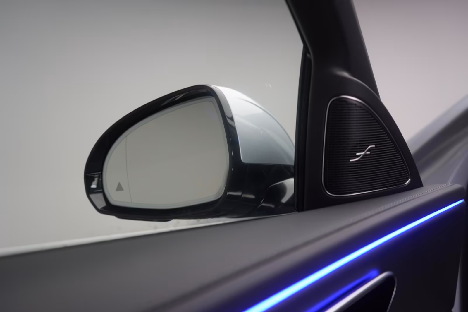 (B-319) Mercedes-Benz(Hybrid) E 300 de 4Matic 9G-T AMG Superscreen/Distronic/P - Image 24