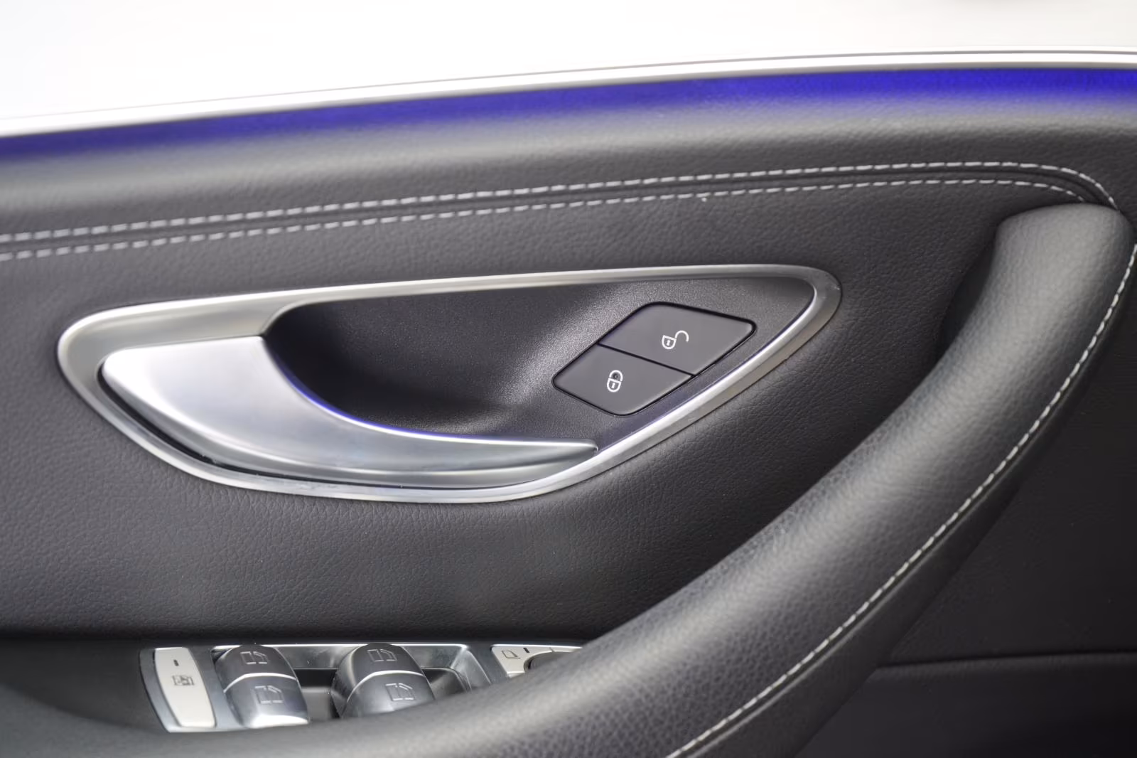 (B-252) Mercedes-Benz(Hybrid) E 300 de T 9G-Tronic AMG Distronic/Kamera/HUD/La - Image 14