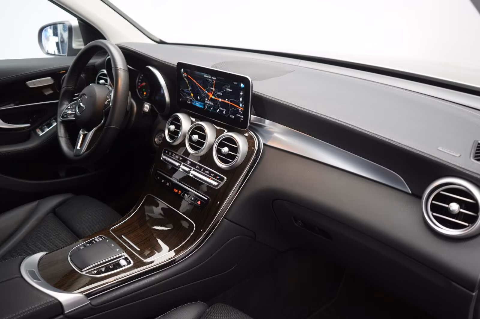 (B-702) Mercedes-Benz GLC 300 de 4Matic 9G-Tronic Temp/360Kamera/Carpl - Image 10