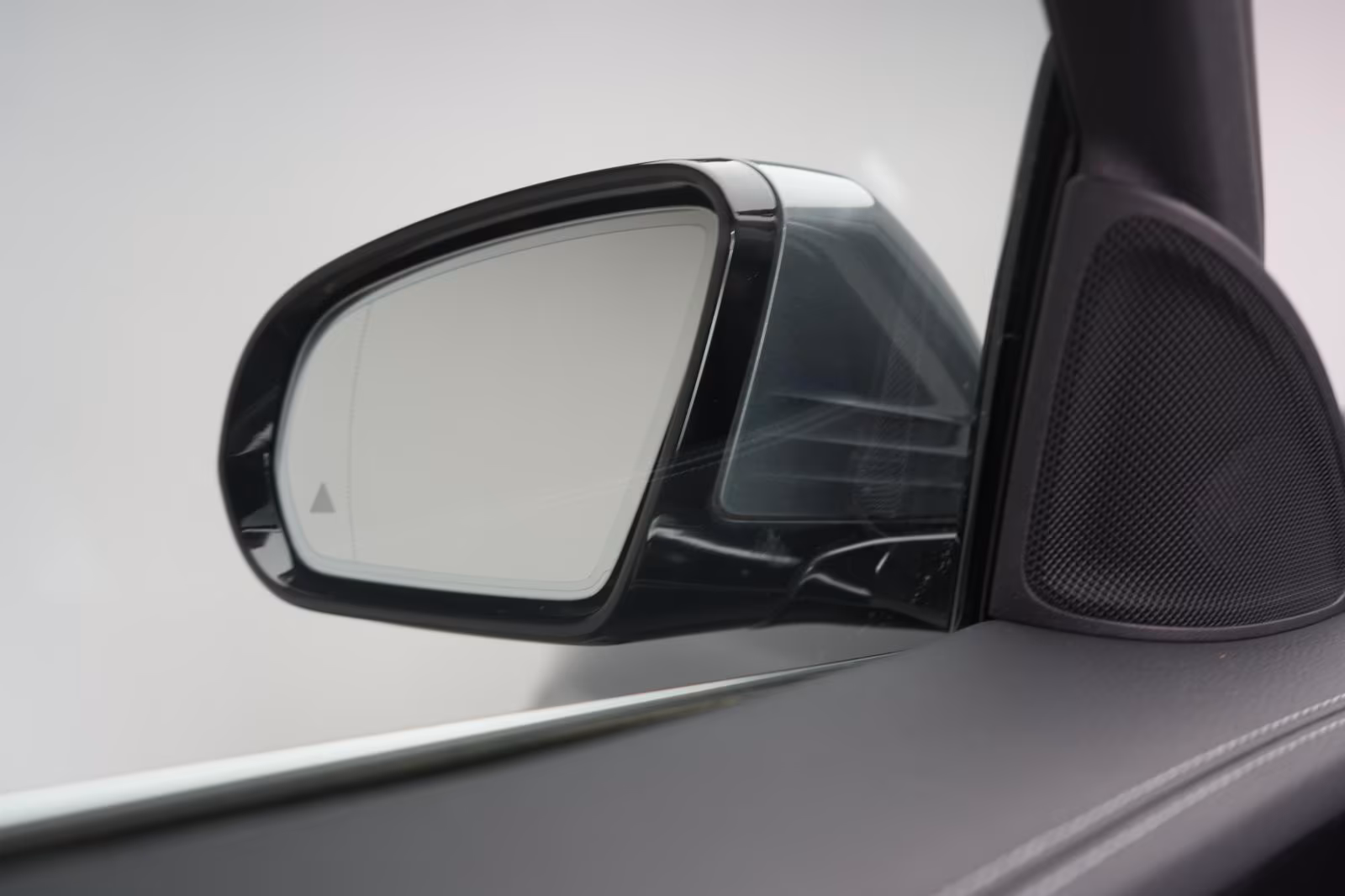 (B-115) Mercedes-Benz(Hybrid) E 300 e T 9G-Tronic AMG Softclose/Leder/HUD/Bu - Image 25
