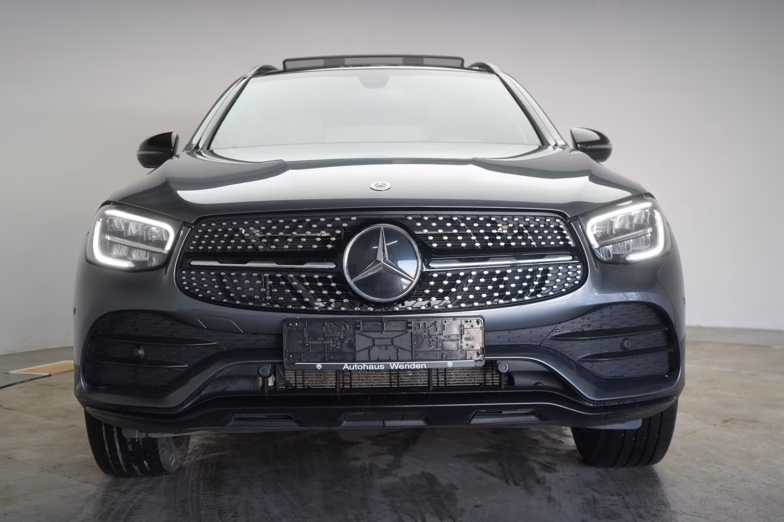 (B-716) Mercedes-Benz(Hybrid) GLC 300 e 4Matic 9G-Tronic AMG Temp/Kamera - Image 2