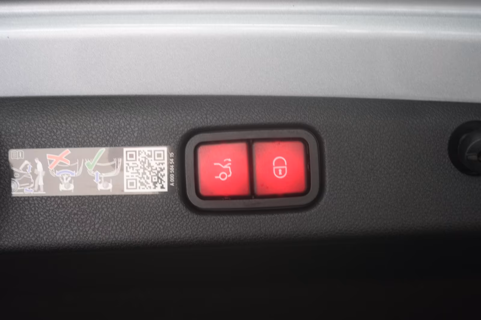 (B-319) Mercedes-Benz(Hybrid) E 300 de 4Matic 9G-T AMG Superscreen/Distronic/P - Image 28