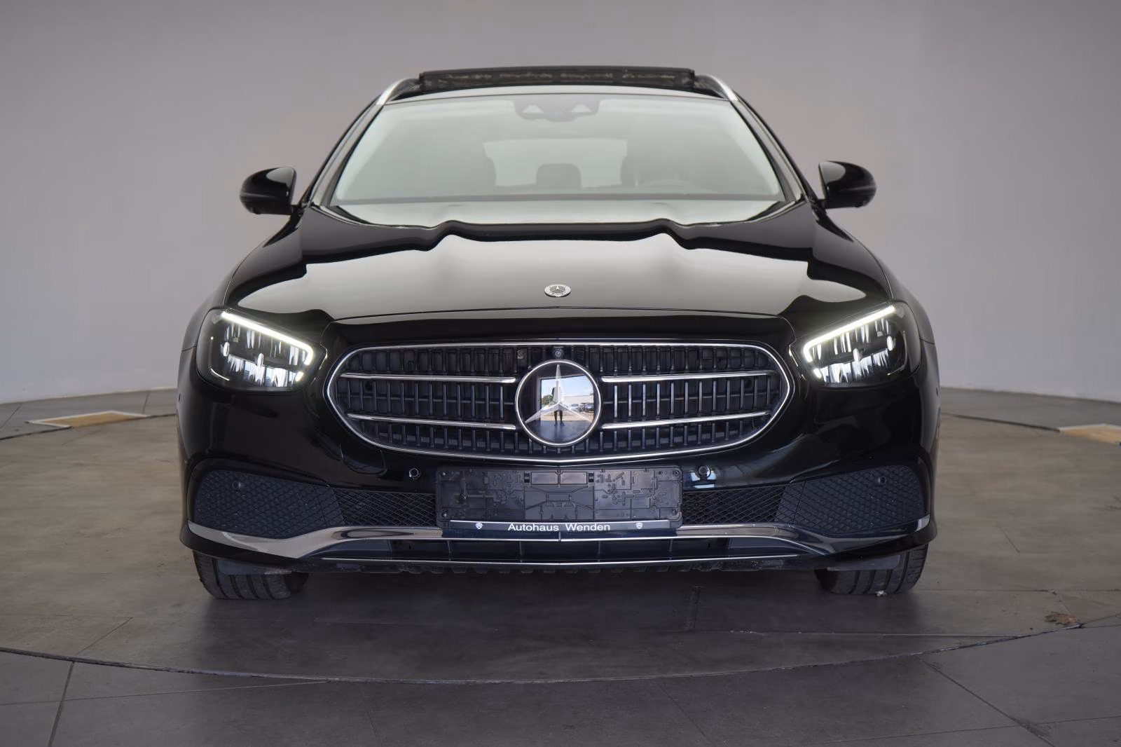 (B-039) Mercedes-Benz(Hybrid) E 300 de 4Matic T Avantgarde Leder/Distronic/Kam - Image 2