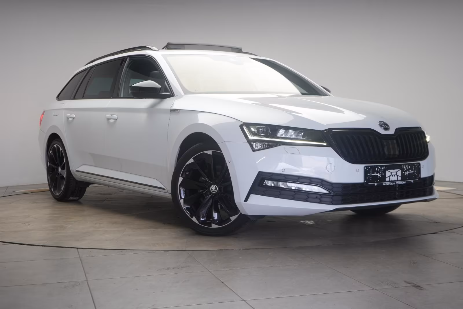(B-357) Skoda Superb 2.0 TDI Sportline ACC/Kamera/Virtual/Pano - Image 1