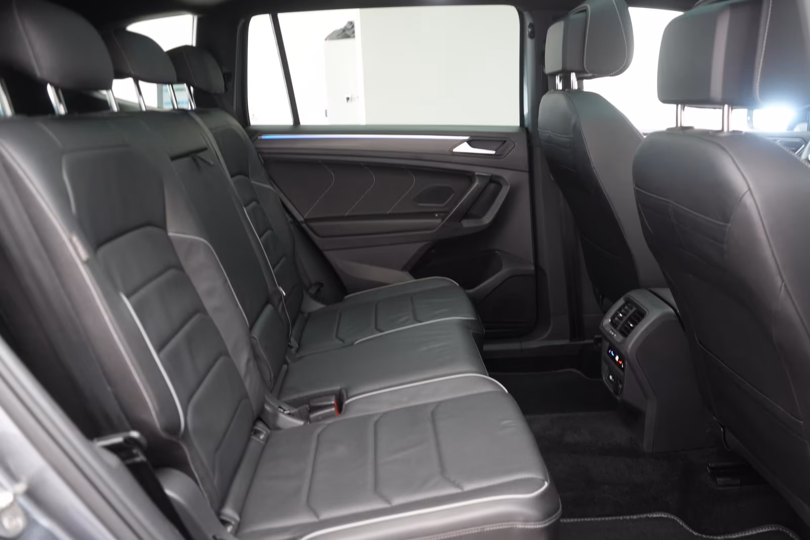 (B-045) Volkswagen Tiguan Allspace 2.0 TDI 4Motion DSG R-Line ACC/K - Image 10