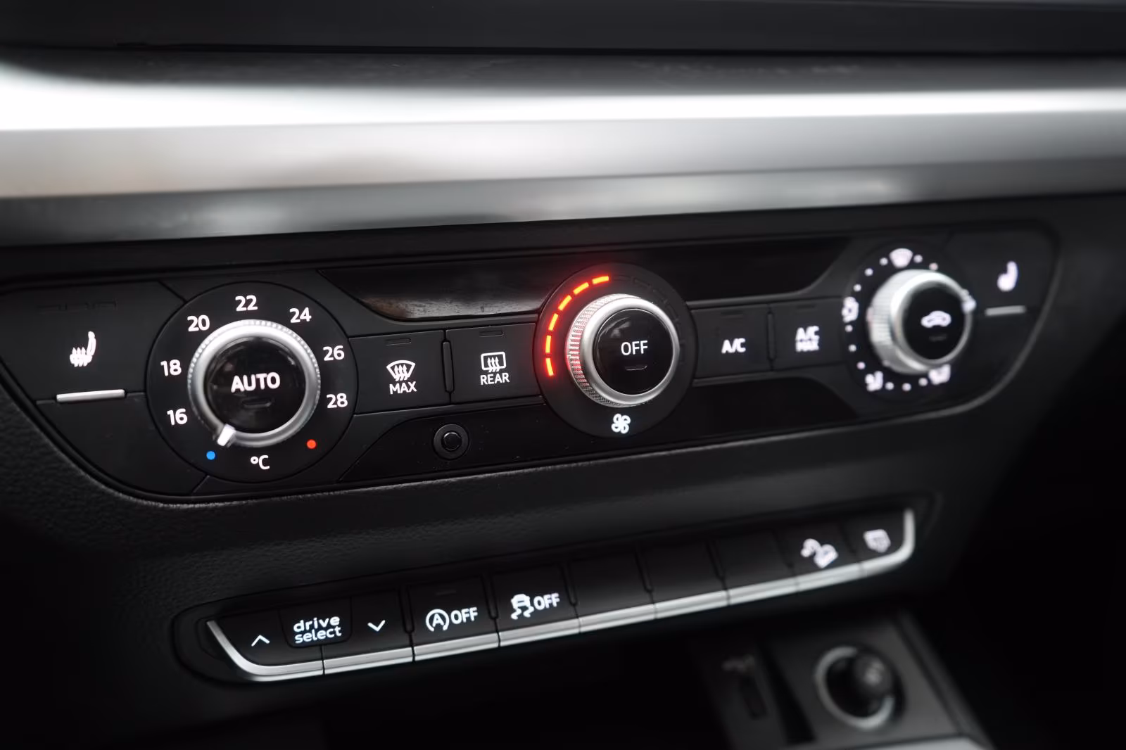 (B-498) Audi Q5 40 TDI quattro S tronic CarPlay/Temp/Virtual/ - Image 22