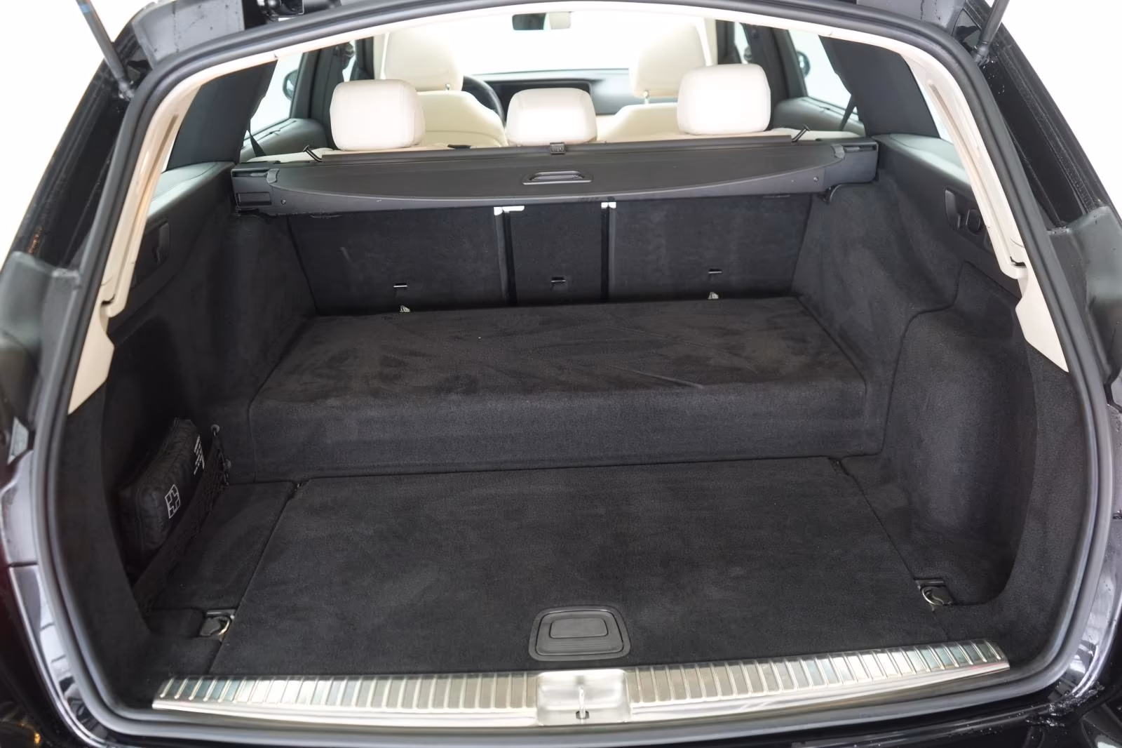 (B-662) Mercedes-Benz(Hybrid) E 300 de T 9G-Tronic Avantgarde Distronic/Kamera - Image 29