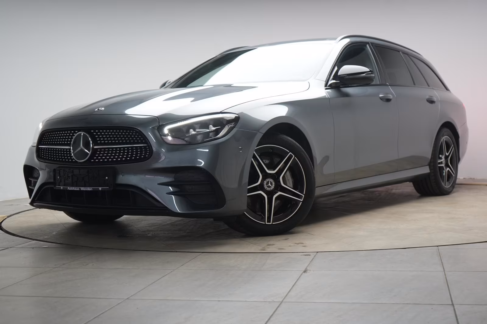 (B-483) Mercedes-Benz(Hybrid) E 300 e T 9G-Tronic AMG Distronic/Kamera/Lane/ - Image 3