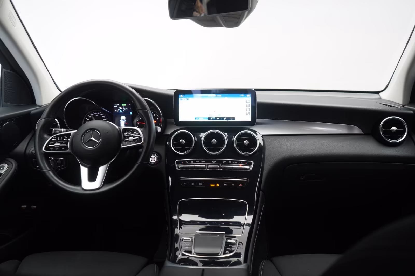 (B-088) Mercedes-Benz GLC 300 e 4Matic 9G-Tronic Distronic/Carplay/Lan - Image 14