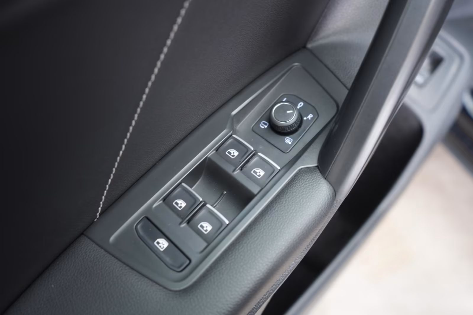 (B-373) Volkswagen Tiguan Allspace 2.0 TDI SCR 4Motion DSG R-Line - Image 18