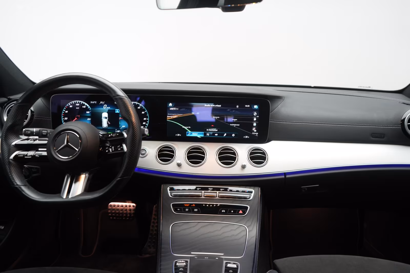 (B-252) Mercedes-Benz(Hybrid) E 300 de T 9G-Tronic AMG Distronic/Kamera/HUD/La - Image 24