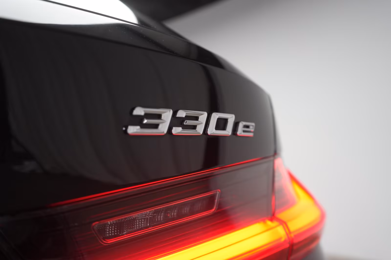 (B-472) BMW(Hybrid) 330 e Touring M Sport ACC/Kamera/HUD/Wide/Side - Image 25