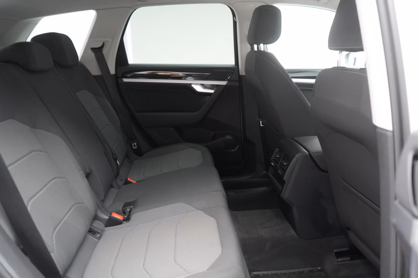 (B-390) Volkswagen Touareg 3.0 V6 TDI 4Motion ACC/Kamera/AHK/Lane/ - Image 11